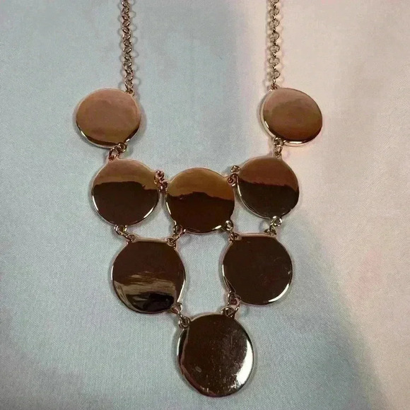 BAY STUDIO GOLD BIB NECKLACE WHITE CIRCLE DISCS NWT - Picture 4 of 8